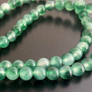 翡翠緑系濃淡6.4ミリ珠（8個）
