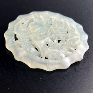 梅と鳥の翡翠透かし彫パーツ