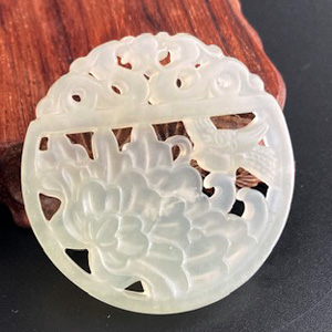 花の両面透かし彫翡翠モチーフパーツ