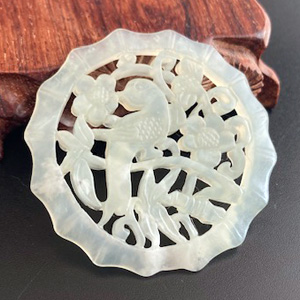 梅と鳥の翡翠透かし彫パーツ