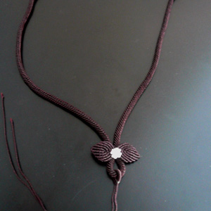こげ茶丸紐の装飾ネックレス紐