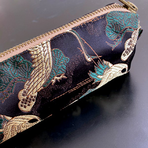 豪華な鶴刺繍ペンケース