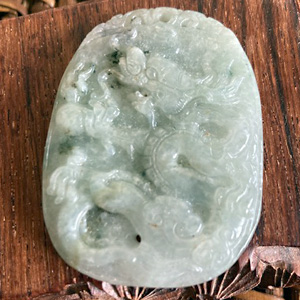 天然A翡翠の龍モチーフ