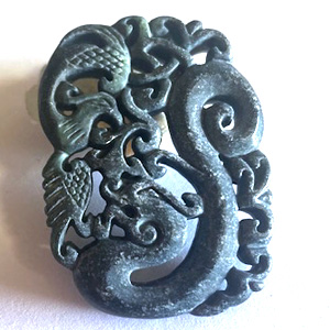 アンティーク仕上げ龍の翡翠モチーフ（黒系）