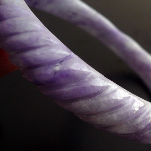 全面彫刻紫系翡翠バングル
