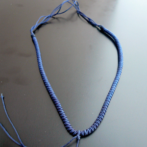 紺の3mm丸紐伸縮ネックレス紐